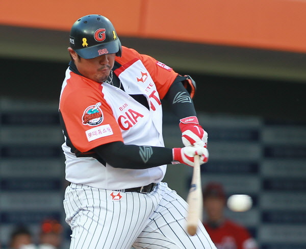 최준석선수 솔로 홈런